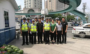 老子有钱lzyq88官网所见，，皆有温度&mdash;&mdash;安徽分公司益阳店慰问一线交警 